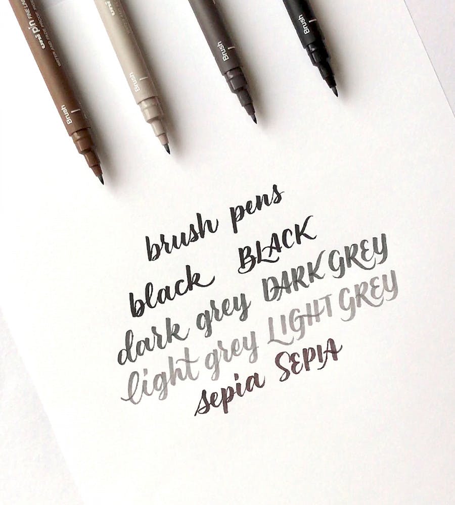 Penselpenn Uni Pin Brush - svart